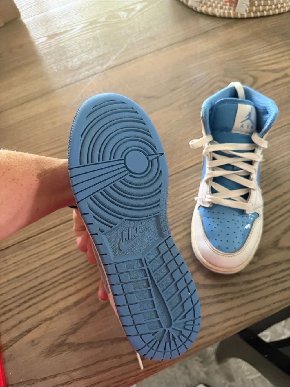 Nike Kids Air Jordan 1 Mid - Blue and white